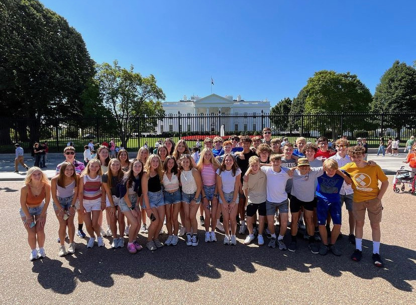 The cross country team in front of the White House after the tour.