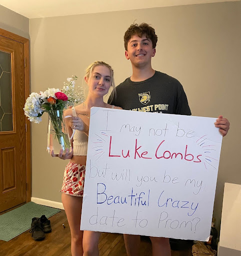 Peyton Murray and his girlfriend, Laci Nease, to the 2023 prom.